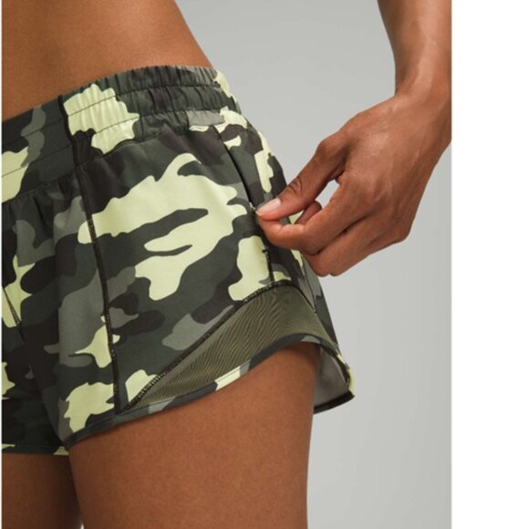 Lululemon Hotty Hot Low-Rise Short 2.5" - Picture 2 of 14